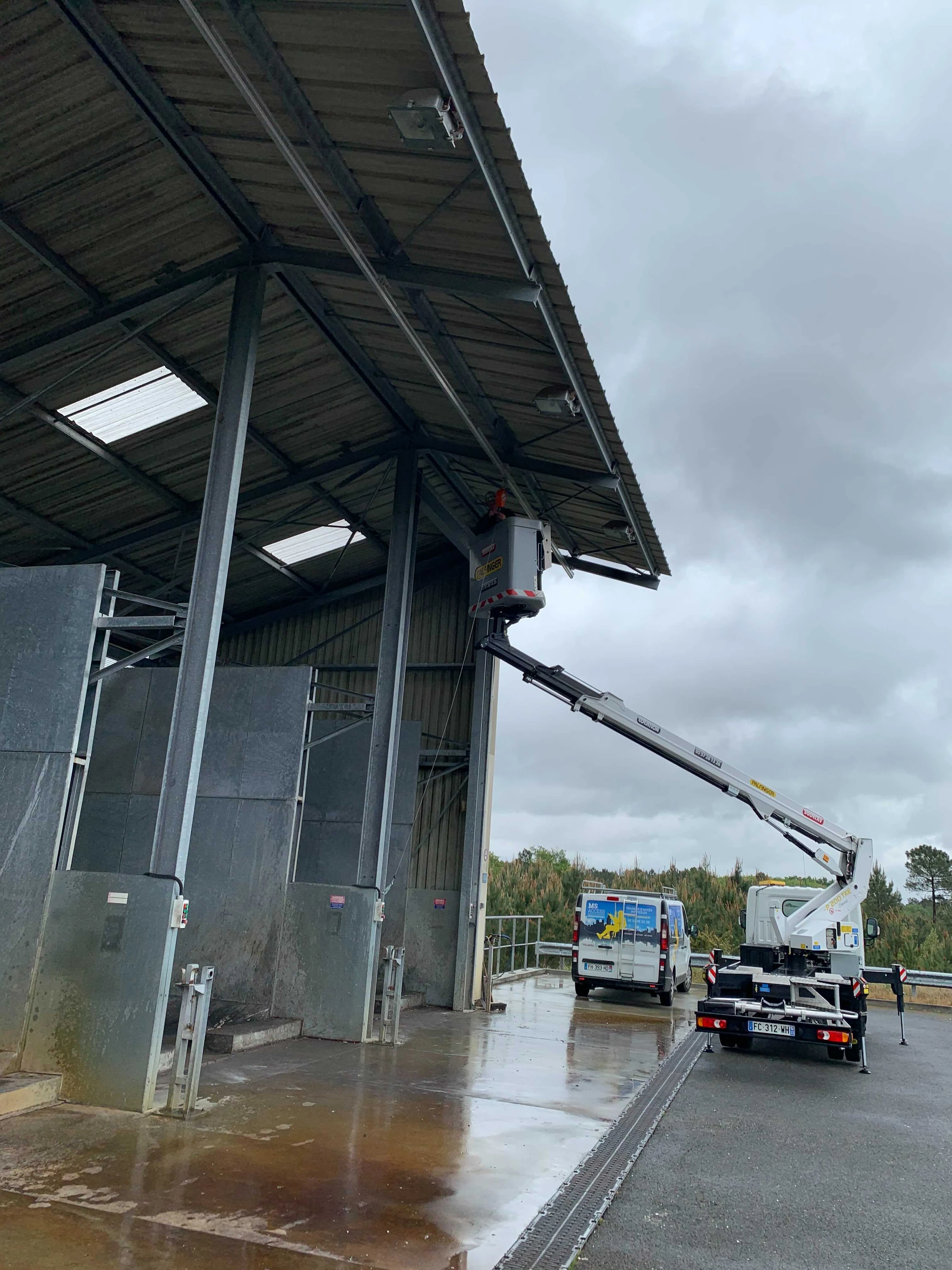 Intervention de cordistes MS Access pour une ligne de vie bien en place chez CDC MEDOC ESTUAIRE à Arsac (industrie) – 3